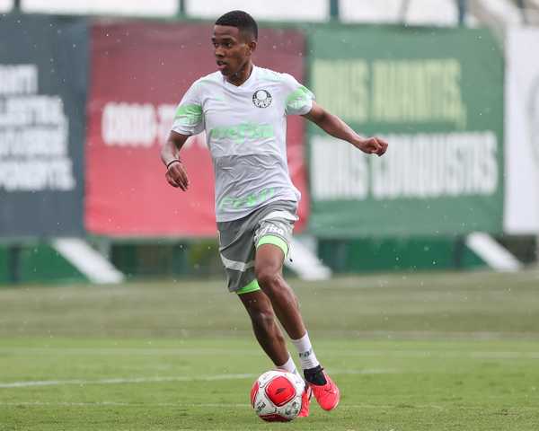 Palmeiras integra Estêvão ao elenco profissional: 