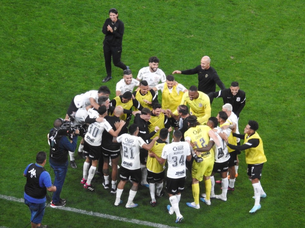 Jogadoras do Corinthians emitem nota sobre Cuca: Respeita as