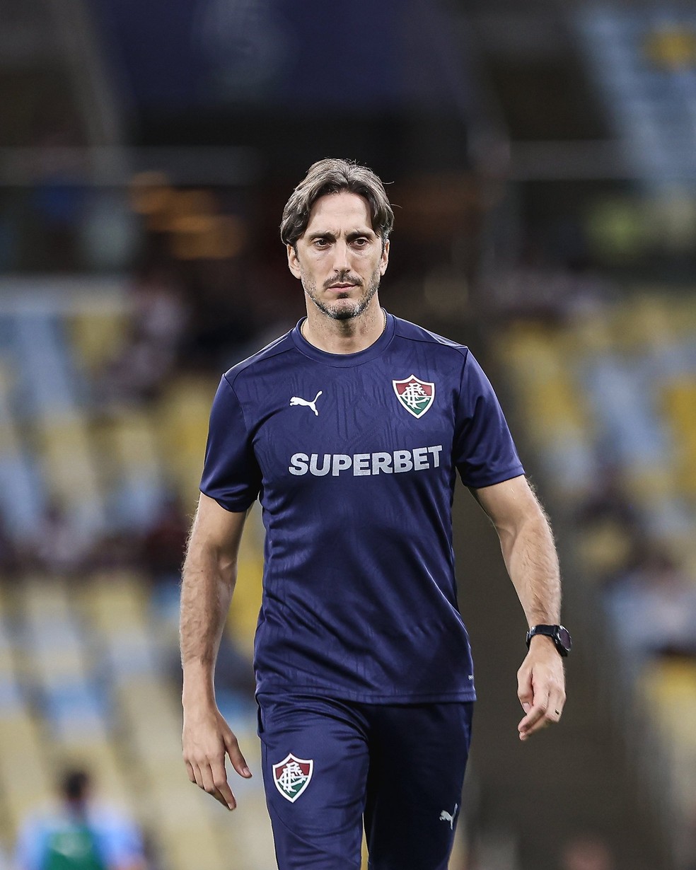 Zubeldía volta ao Flu com vitória e exalta versatilidade de Savarino