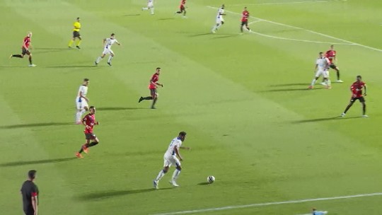 Lateral do Avaí faz golaço de muito longe, mas Atlético-GO vira com dois de Lelê; veja