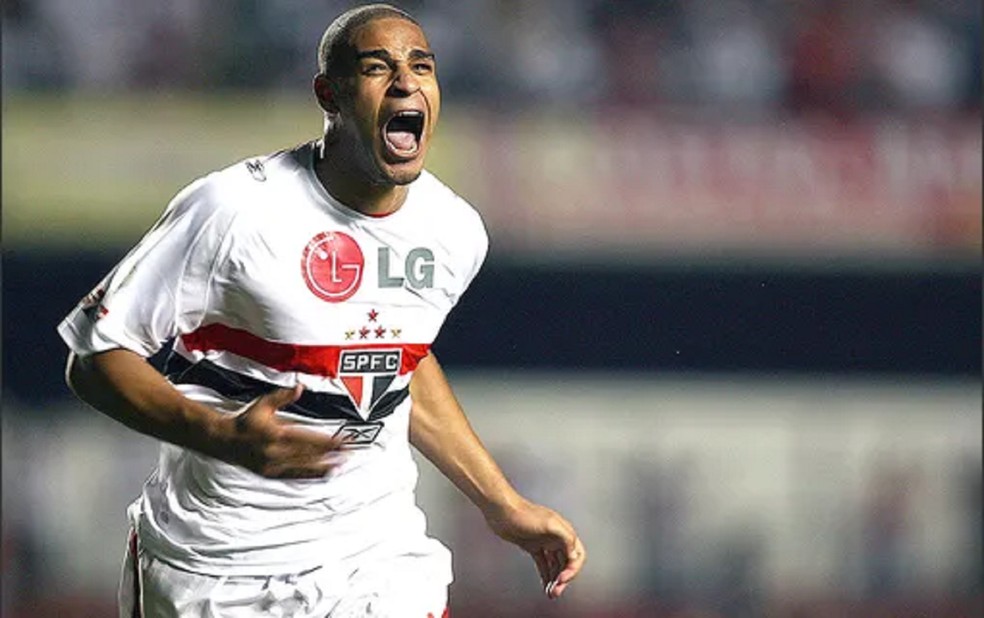 Adriano Imperador atuando pelo So Paulo em 2008  Foto: EFE