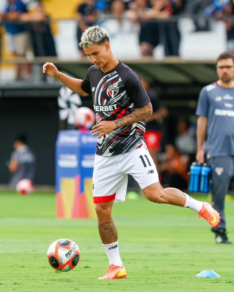 Ferreira em aquecimento em Bragantino x São Paulo — Foto: Rubens Chiri/saopaulofc.net