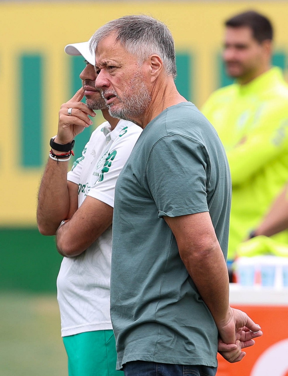 Abel Ferreira e Anderson Barros durante treino do Palmeiras — Foto: Cesar Greco