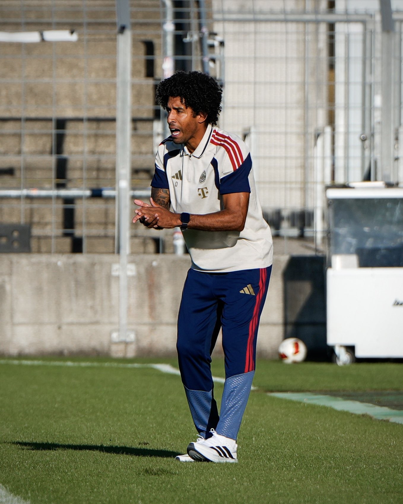 Dante faz estreia como treinador do Bayern de Munique Sub-23