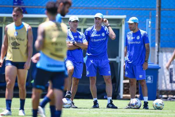 GRÊMIO ENFRENTA DESAFIOS PARA REFORÇAR O ELENCO! Contratações seguem como prioridade na pré-temporada!