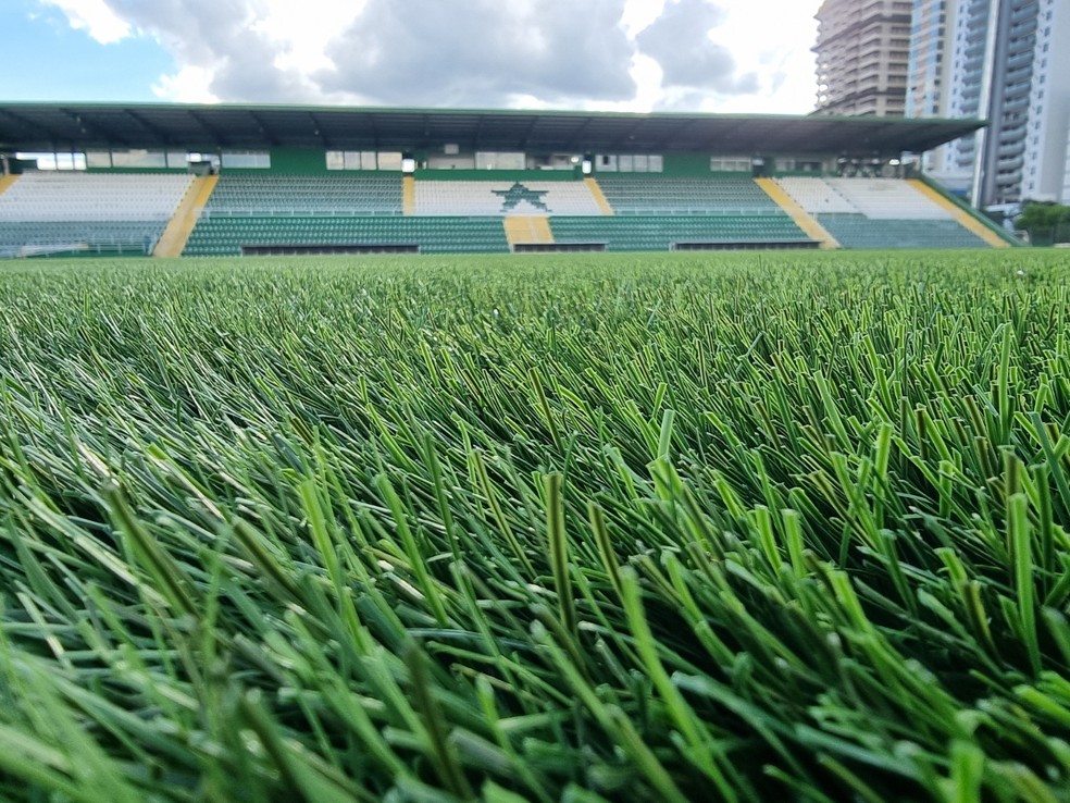 Gramado sintético da Arena Condá tem 60mm de altura, mais alta do que  do Allianz Parque — Foto: ACF/Prefeitura