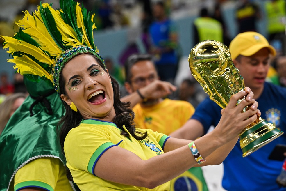 Museu do Futebol, Torcedores assistem o jogo Brasil X Sérvi…