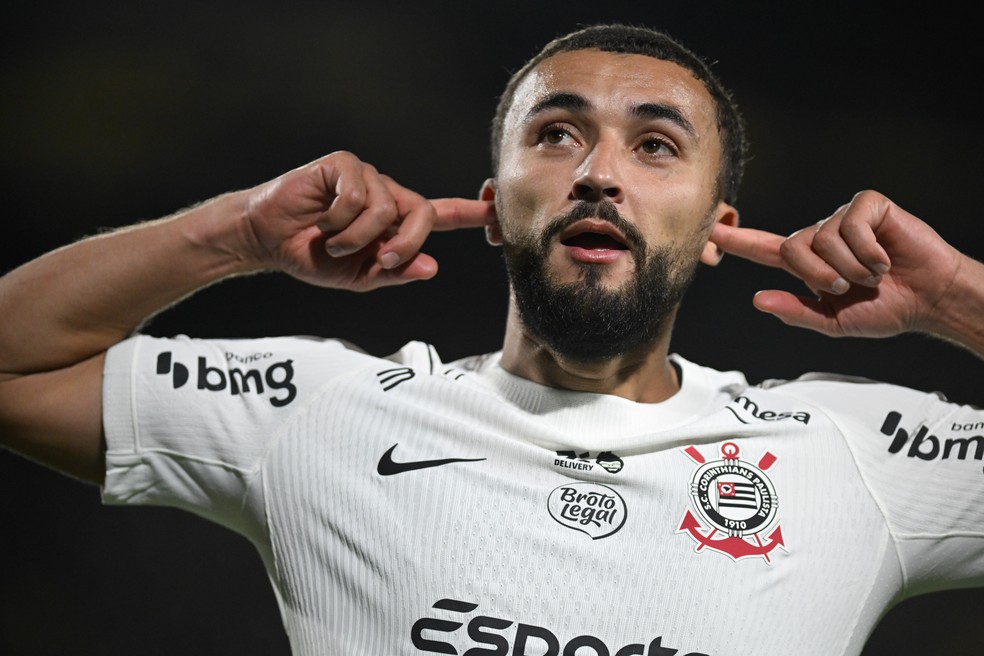 Gol de Zakaria Labyad em Pe�arol x Corinthians � Foto: Guillermo Legaria/Getty Images