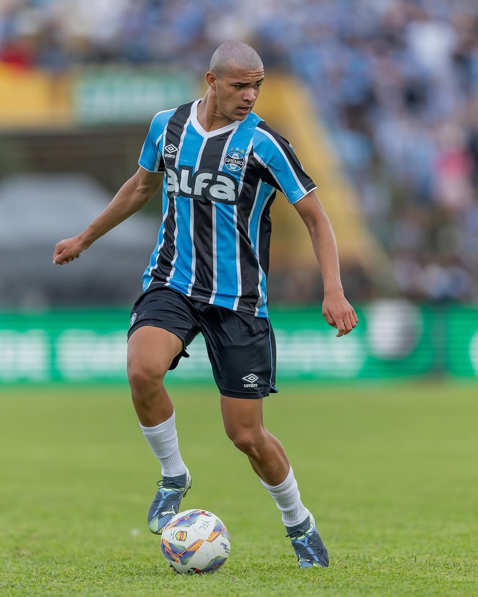 Estreia do zagueiro Luís Eduardo no profissional do Grêmio — Foto: Liamara Poli