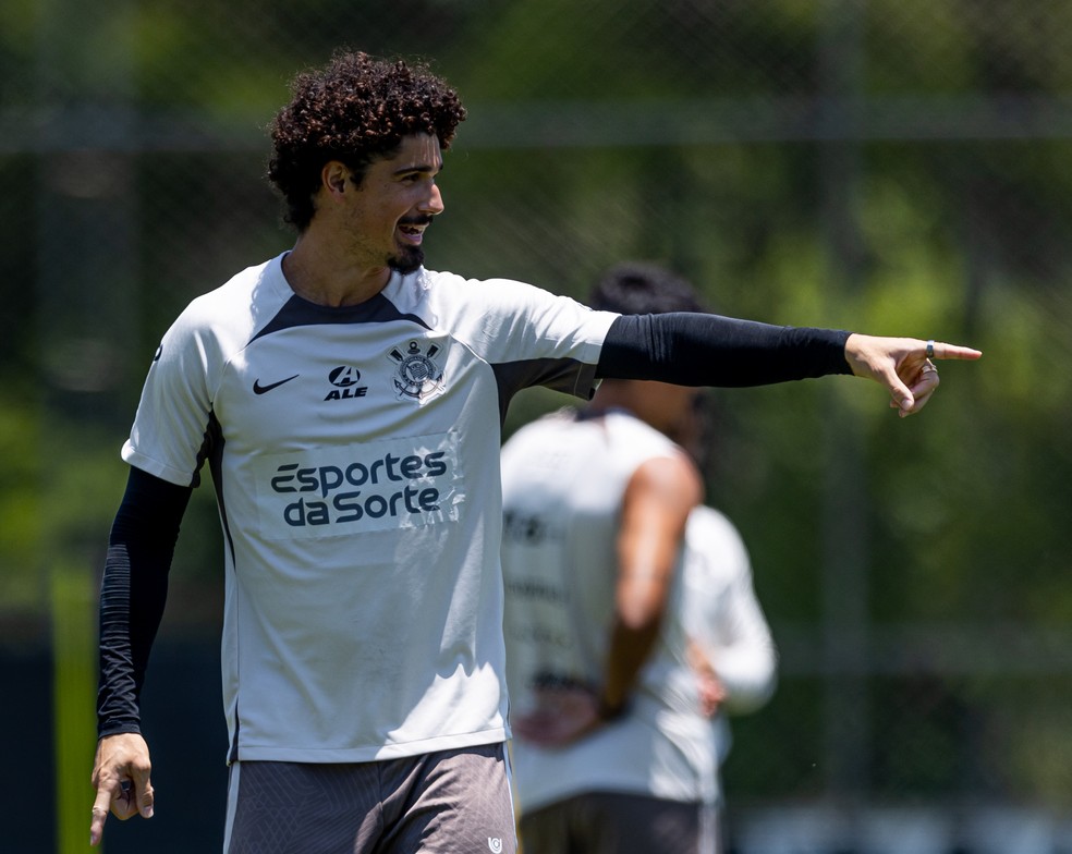 André Ramalho em atividade no treino do Corinthians desta terça-feira