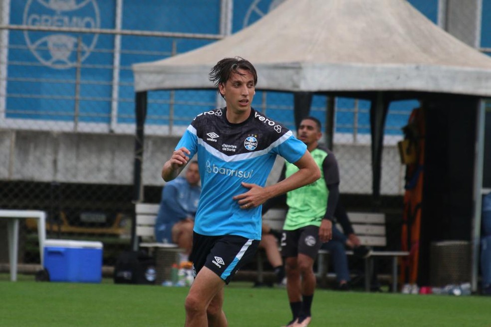 Pedro Geromel em jogo-treino do Grêmio — Foto: Gabriel Girardon