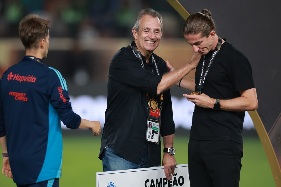 Presidente do Flamengo explica demissão de Filipe Luís após o 8 a 0