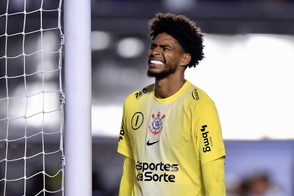 Admitiu falha! Hugo Souza comenta sobre sobre gol sofrido e admite que falhou