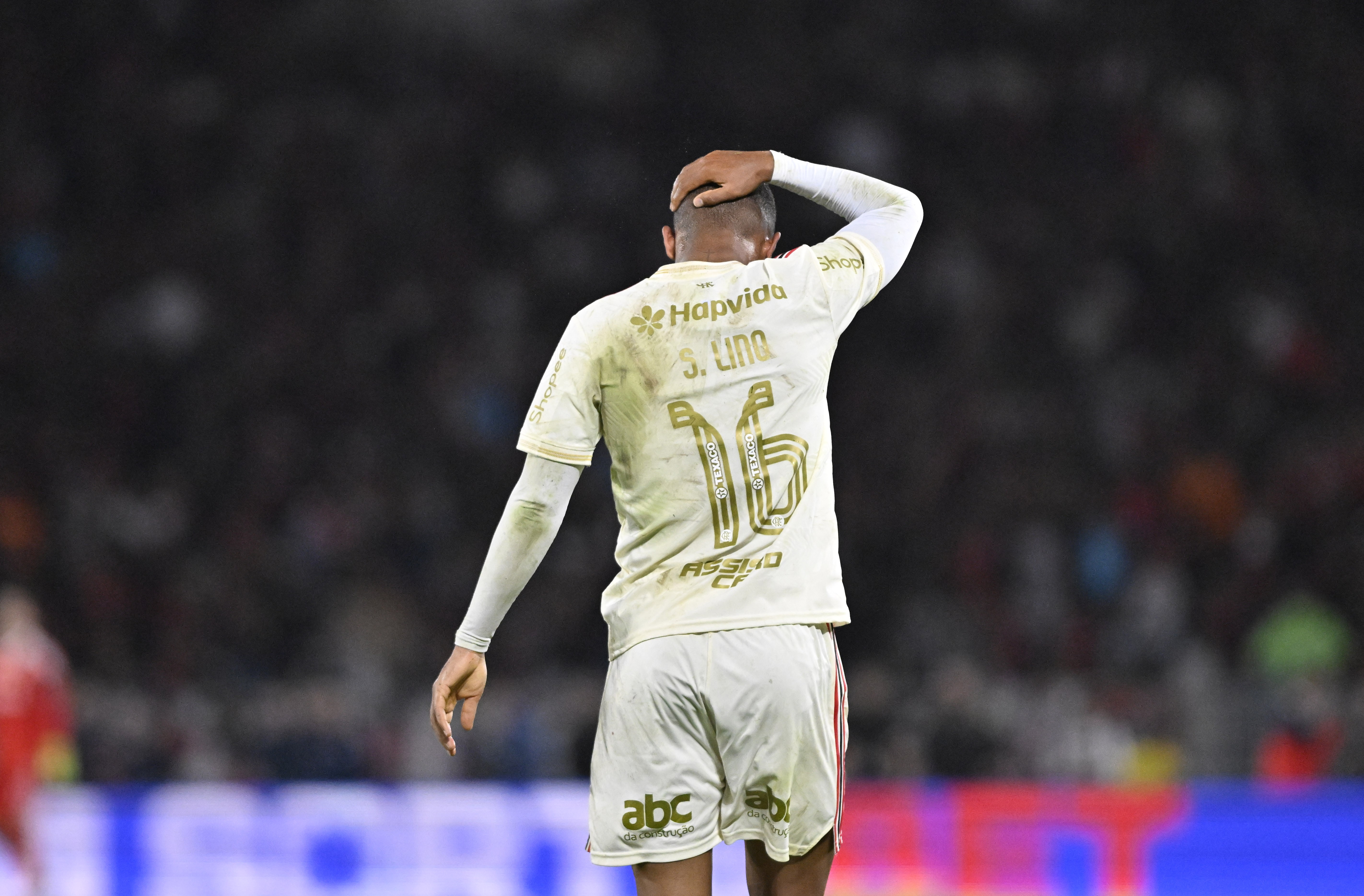 FALA, CRAQUE! Samuel Lino lamente gol anulado em estreia pelo Flamengo