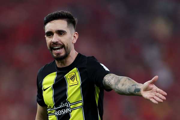 Corinthians busca mais dois reforços: Coronado e Matheuzinho próximos de acerto.