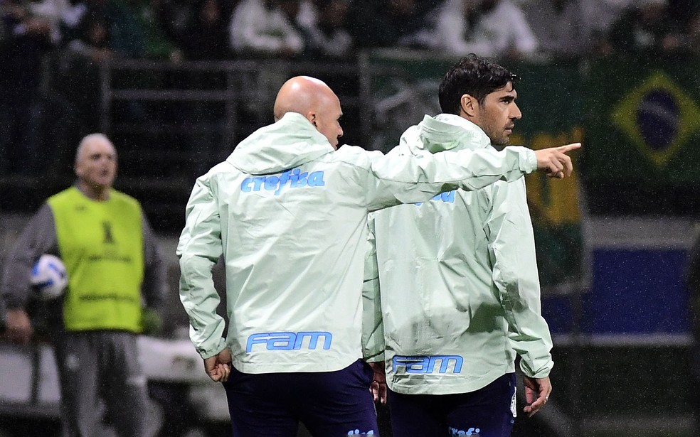 Palmeiras x Bolívar, Vitor Castanheira e Abel Ferreira — Foto: Marcos Ribolli