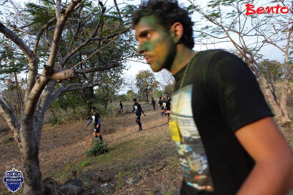 Diogo em treinamento militar na Tailândia — Foto: Acervo pessoal