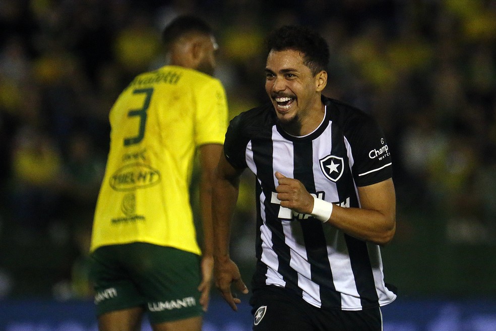 CLÁSSICO: Em jogo incrível, Flamengo é eliminado pelo Botafogo na