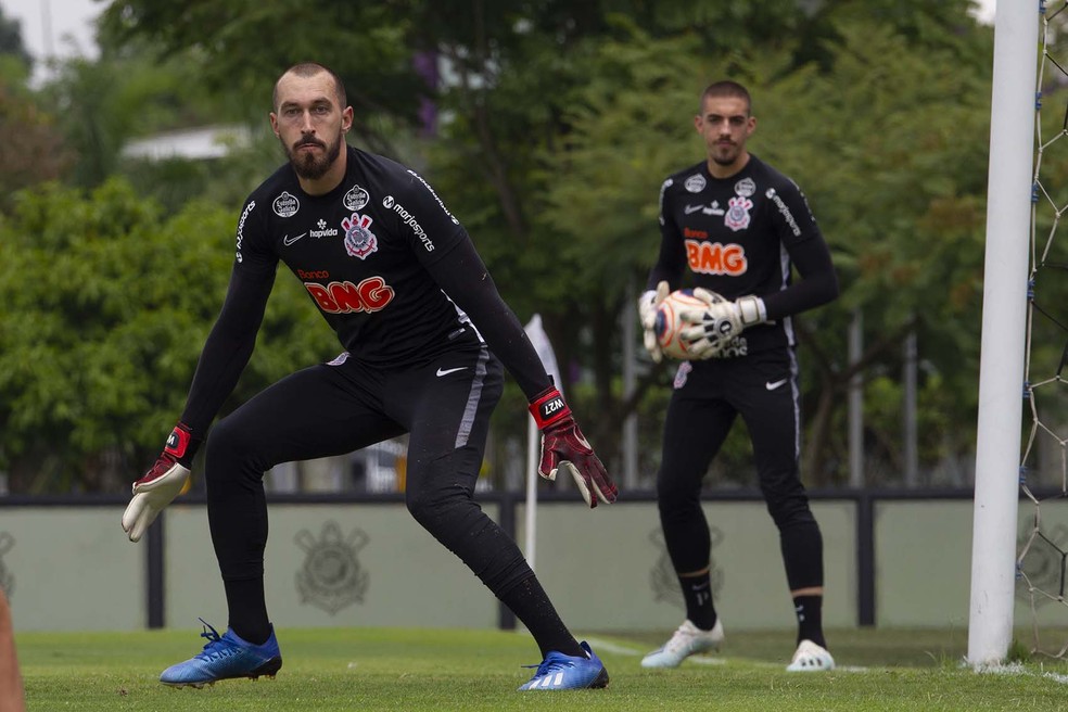 Os goleiros Walter e Guilherme em treino do Corinthians em 2020  — Foto: Daniel Augusto Jr/Ag. Corinthians