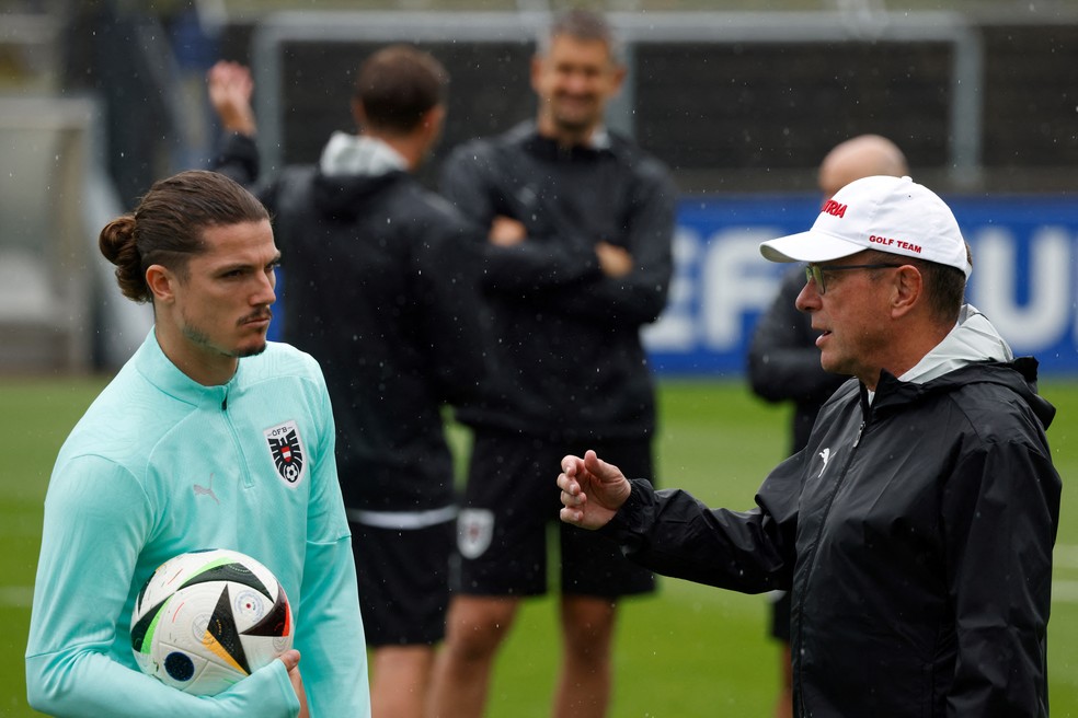 &Aacute;ustria, de Sabitzer e do t&eacute;cnico Ralf Rangnick, tenta in&eacute;dita classifica&ccedil;&atilde;o para as quartas de final &mdash; Foto: Odd Andersen/AFP