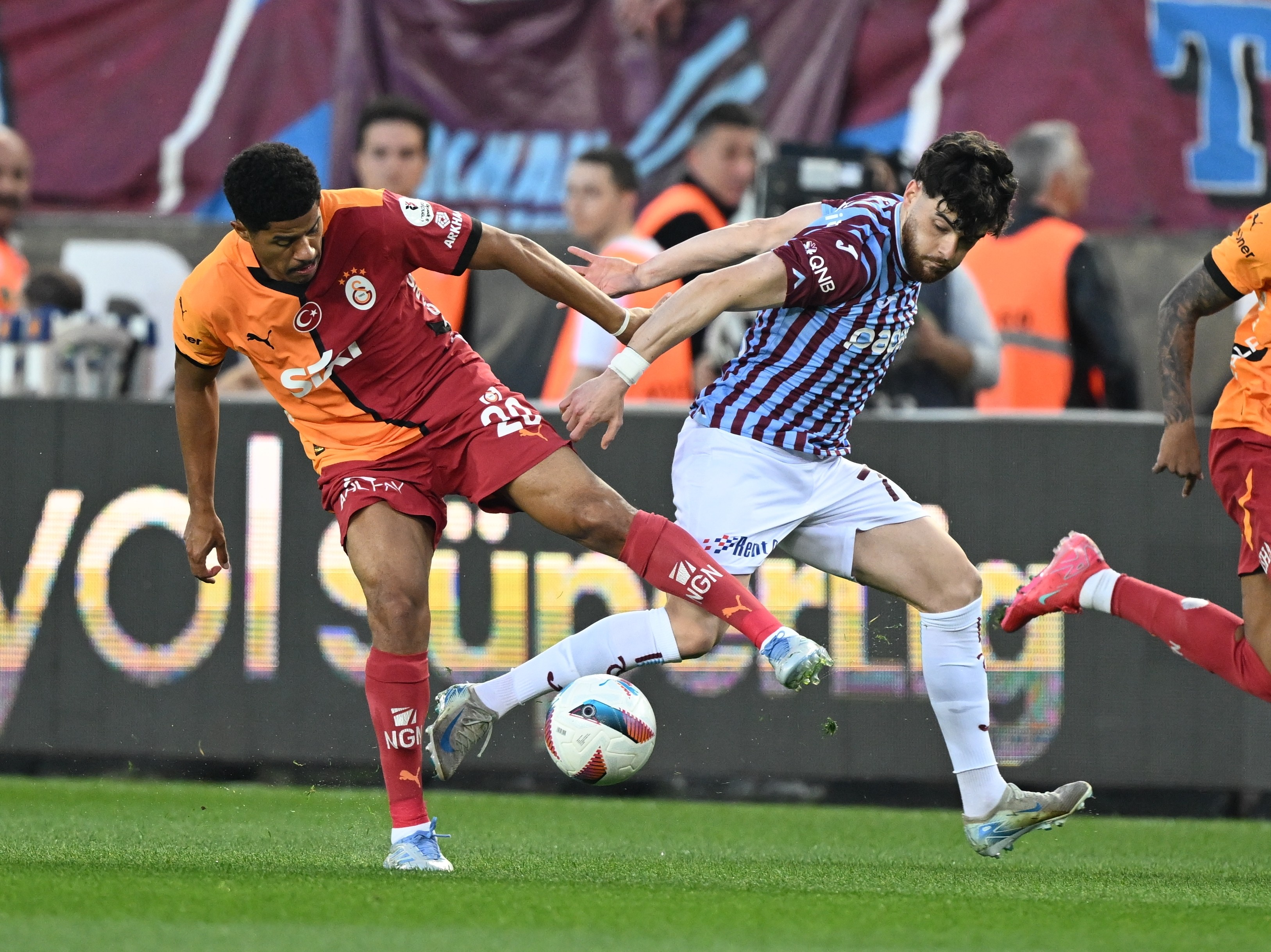 Gabriel Sara conquista primeiro título pelo Galatasaray e almeja mais na Turquia