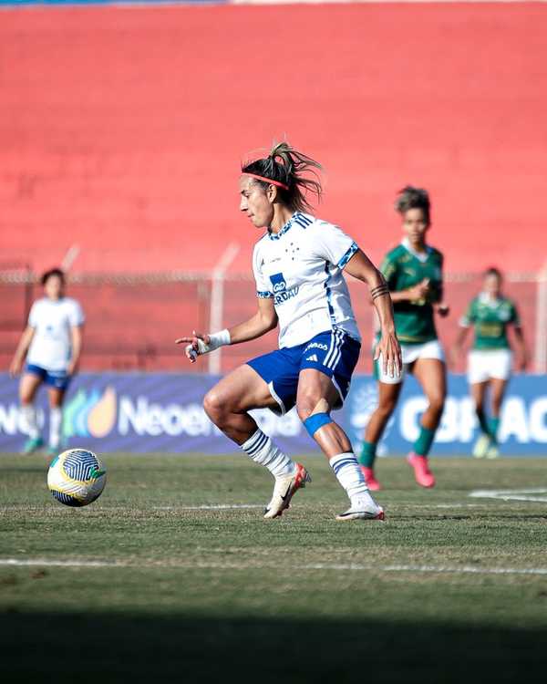 Atacante do Cruzeiro Feminino passa por cirurgia no joelho cruzeiro ge