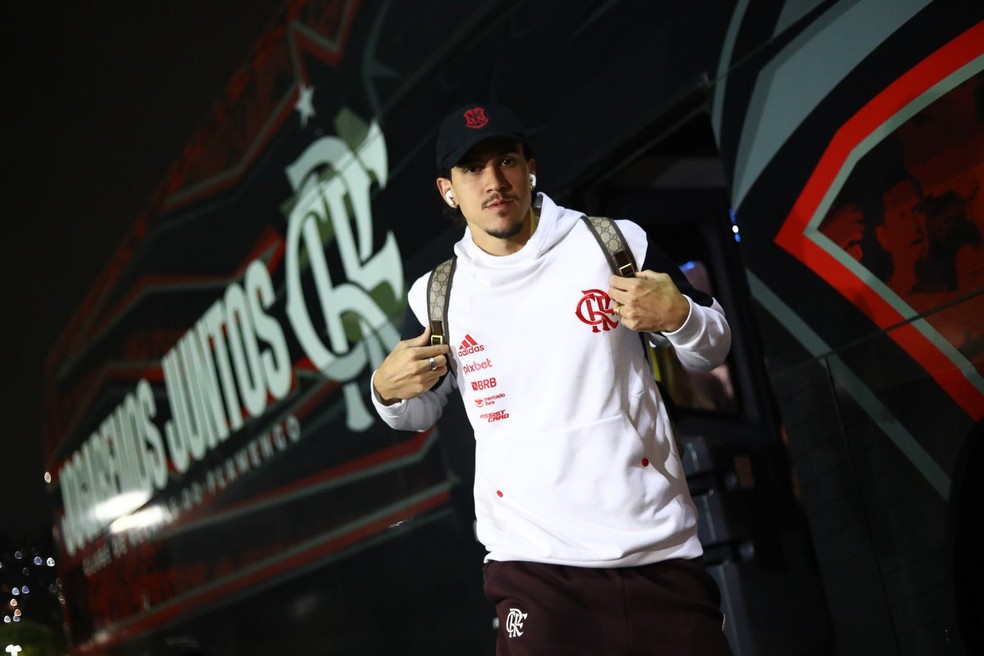 Pedro na chegada do Flamengo ao Maracan  Foto: Gilvan de Souza e Marcelo Cortes / CRF