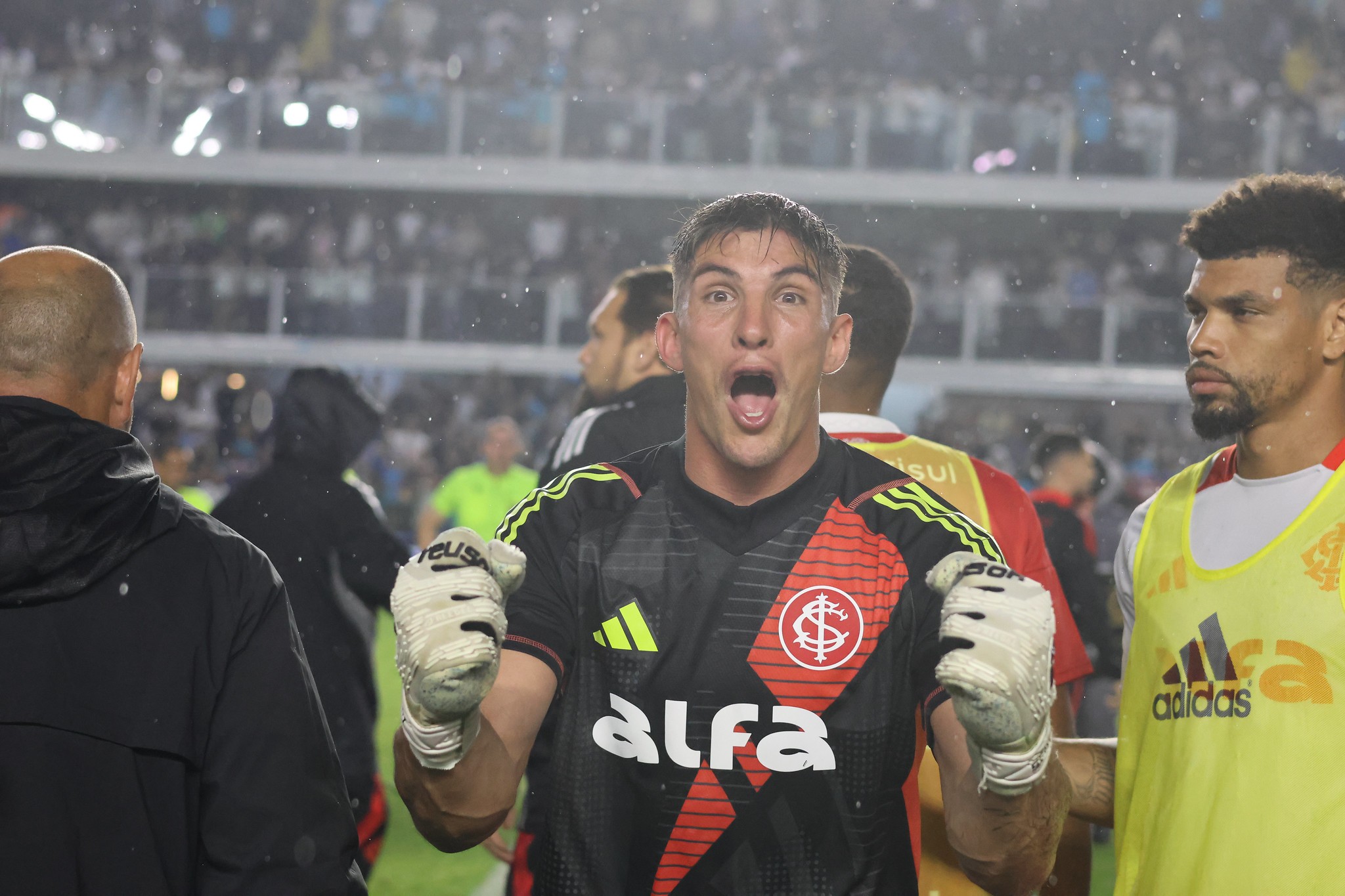 Rochet completa dois anos de estreia pelo Inter e vibra com volta