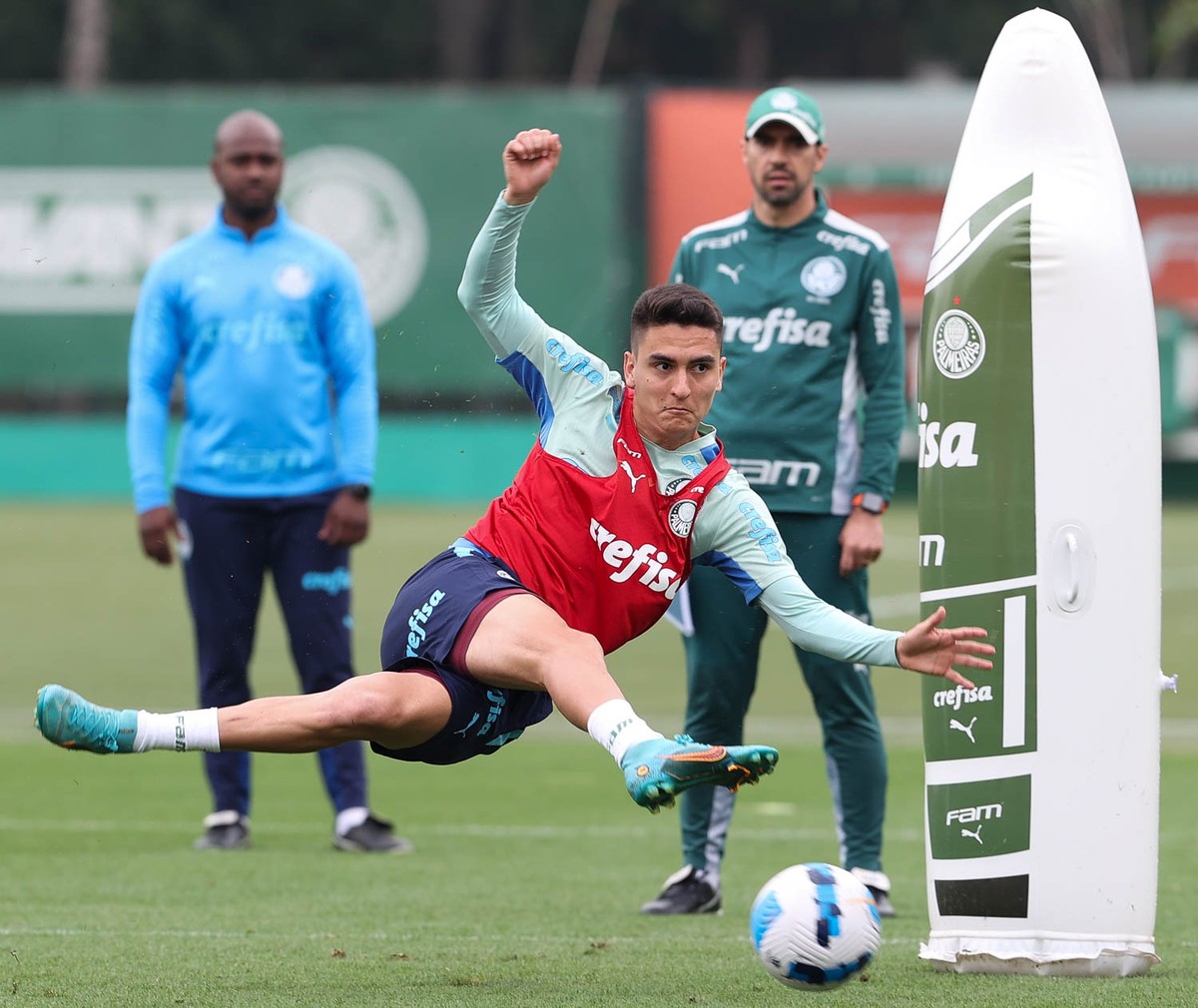 VAI FICAR? Abel Ferreira define futuro de Atuesta no time e jogador treina normalmente