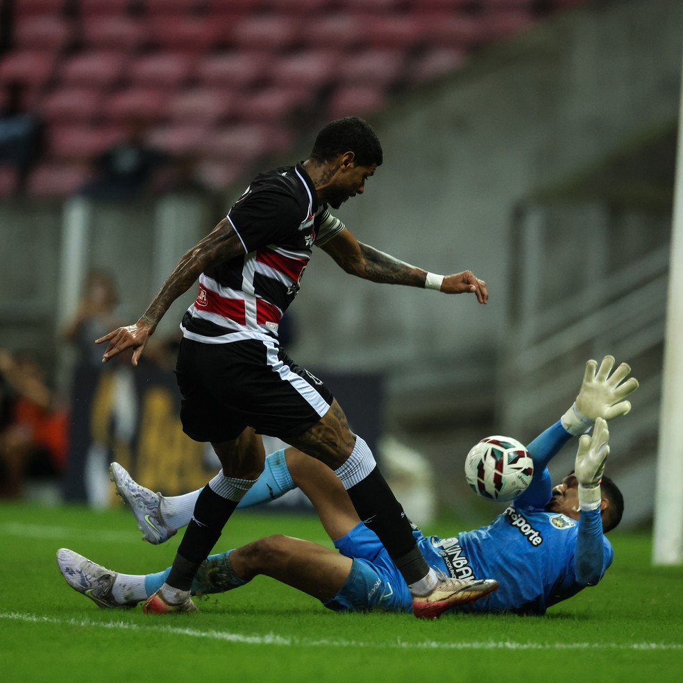 Tiago Marques perde chance — jogar sem centroavante