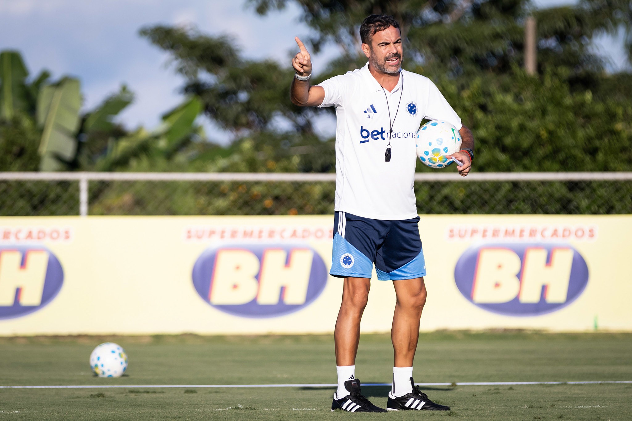 Escalação do Cruzeiro: Artur Jorge conta com volta de Gerson para despedida pré-Copa