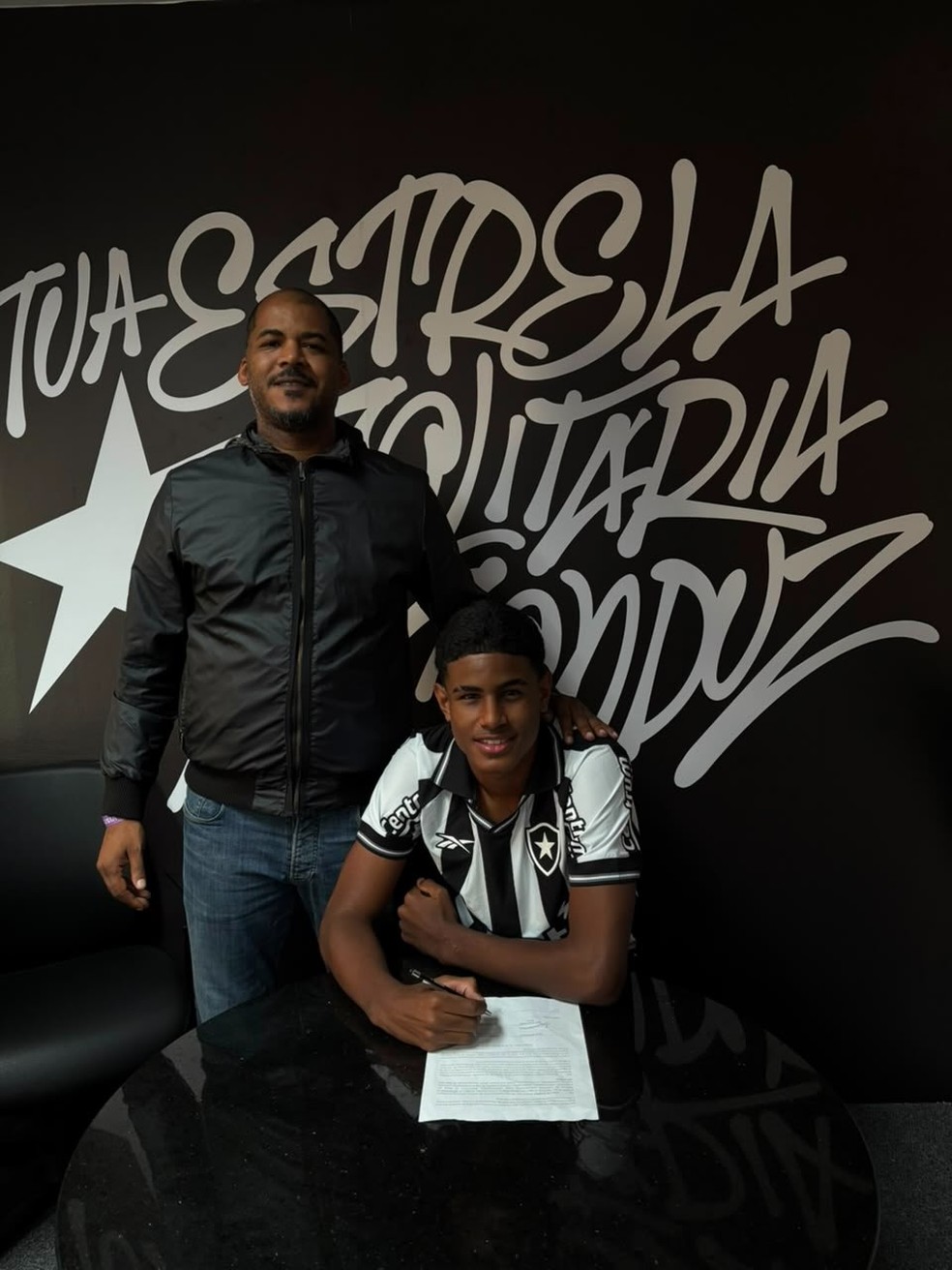 Ex-zagueiro Renato Silva virou empresário de jovens jogadores — Foto: Arquivo Pessoal
