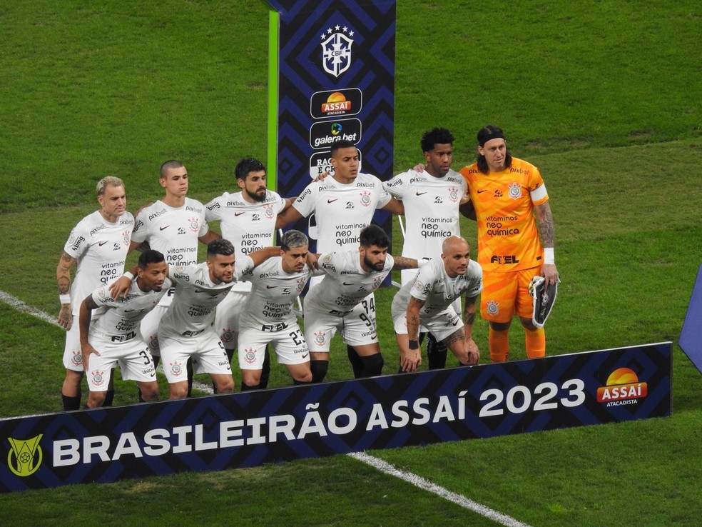 Jogadores do Corinthians antes de jogo contra o Atlético-MG — Foto: Marcelo Braga