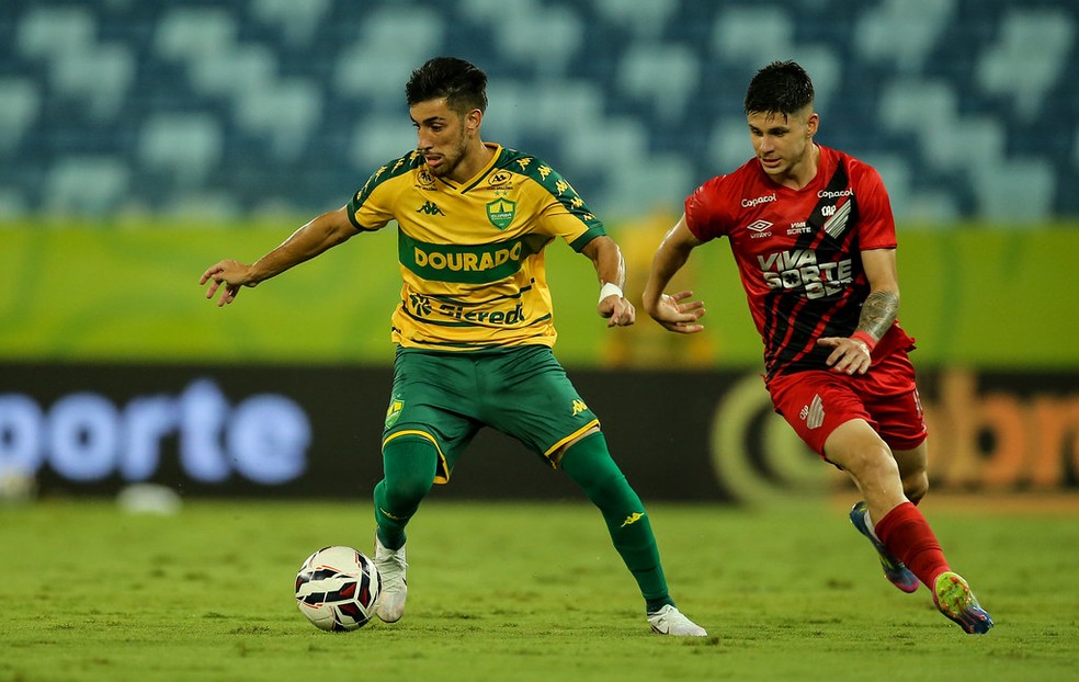 Pedrinho marcou seu único gol pelo Cuiabá na Série B contra o Athletico-PR, pela 3ª rodada — Foto: AssCom Dourado