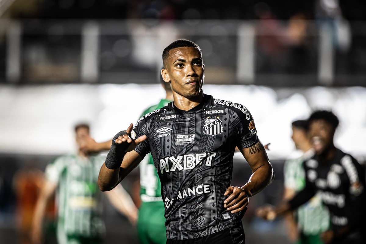 Athletico avança e encaminha retorno do lateral Madson, ex-Santos ...