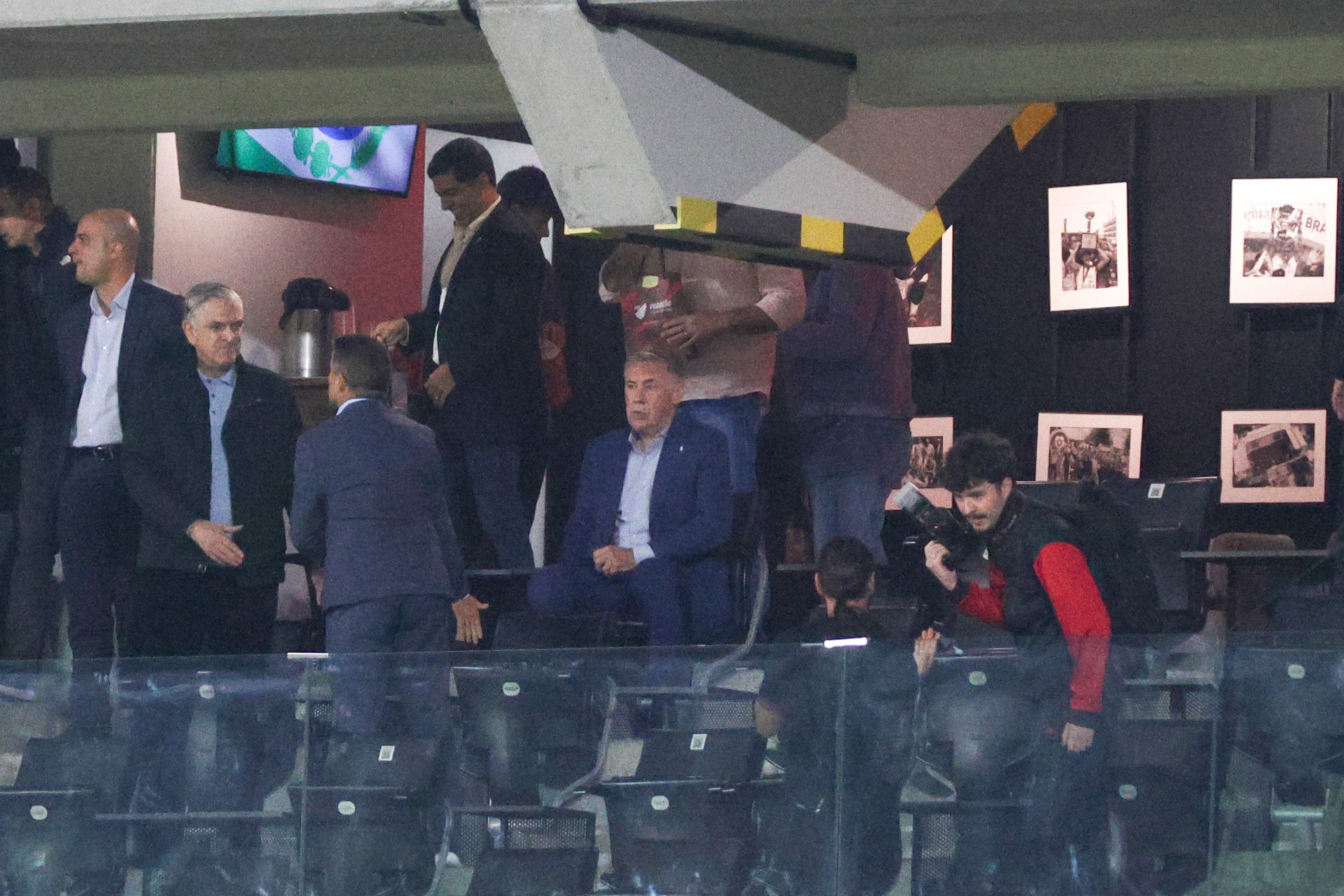 Ancelotti assiste a Athletico x Flamengo na véspera da convocação da Seleção para Copa do Mundo