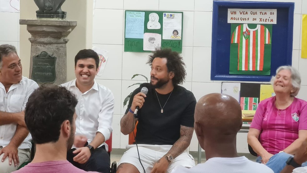 Marcelo, do Fluminense, retorna à escola onde estudou 