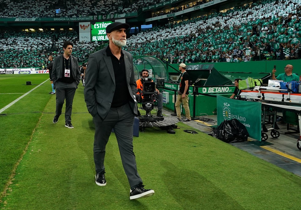 �lvaro Pacheco em a��o no jogo Sporting x Vit�ria de Guimar�es � Foto: Gualter Fatia/Getty Images