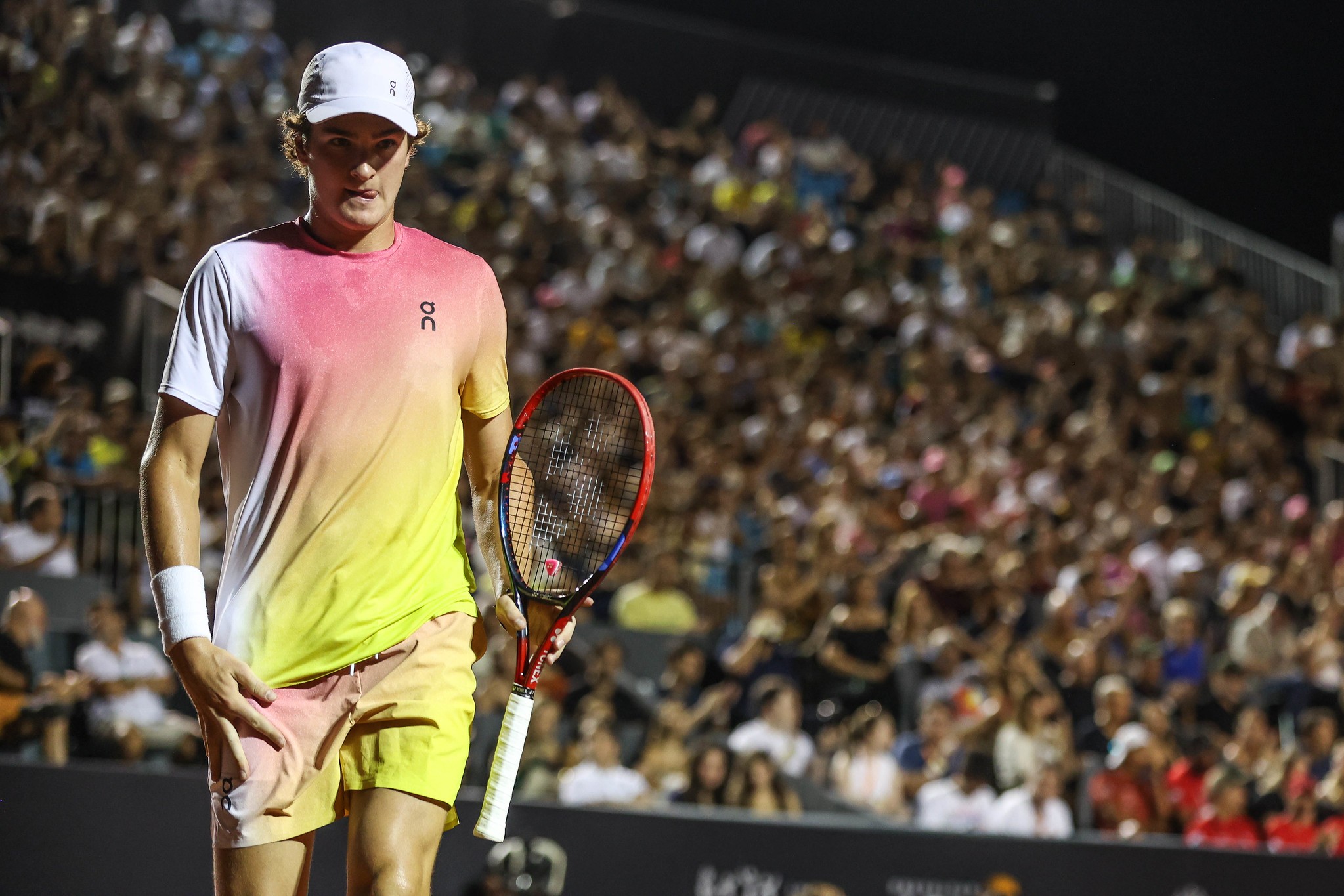 João Fonseca é superado por Alexandre Muller e cai na estreia do Rio Open 2025