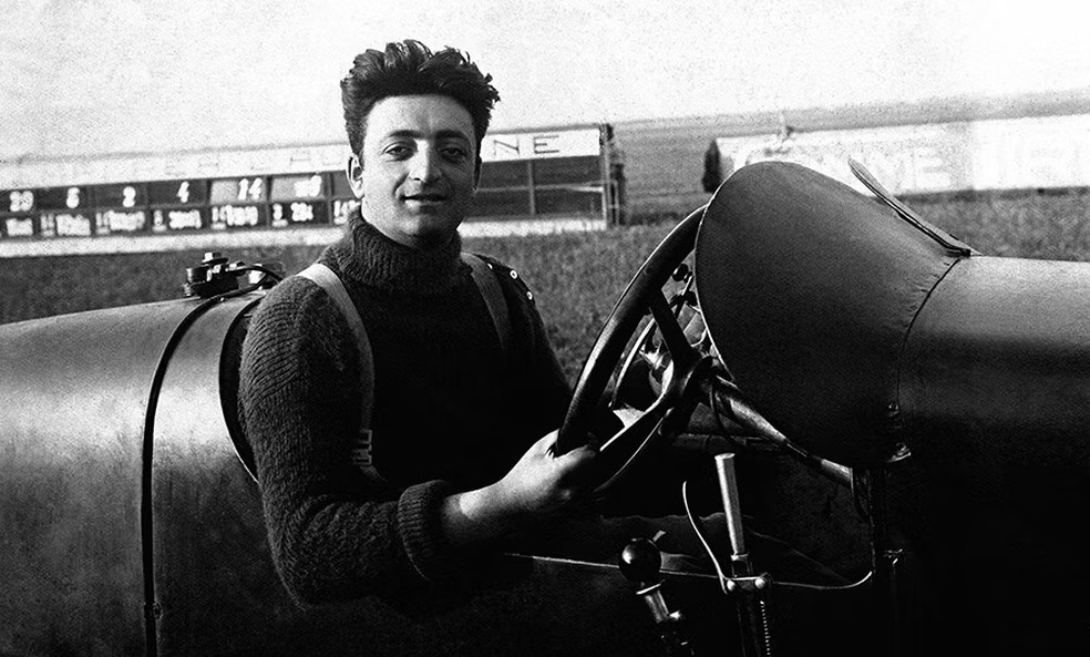 Enzo Ferrari, fundador da Ferrari, nos tempos de piloto — Foto: Divulgação/Ferrari