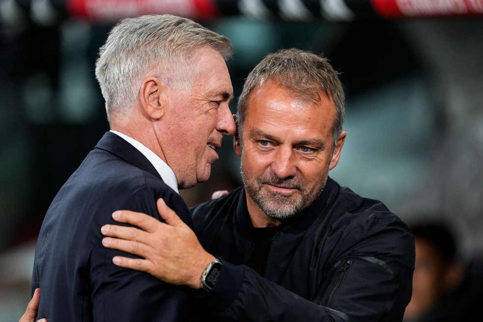 Carlo Ancelotti e Hansi Flick se encontram na 11º rodada da LaLiga — Foto: Oscar J Barroso/Europa Press via Getty Images