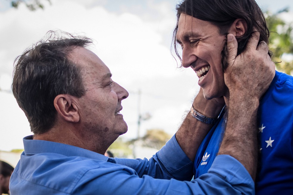 Pedro Lourenço chegou a Belo Horizonte junto de Cássio  — Foto: Gustavo Aleixo/Cruzeiro