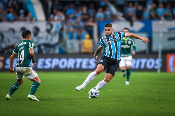 Volante utilizado por Renato no Grêmio projeta disputa da primeira Copinha
