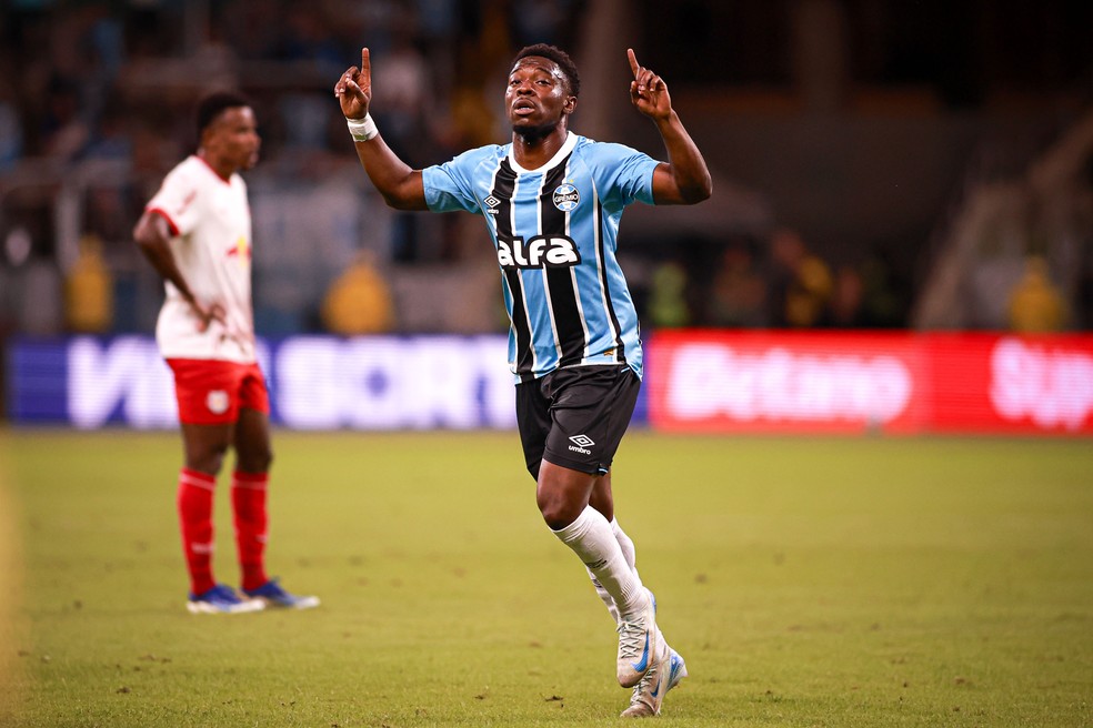 Amuzu comemora gol contra o Bragantino — Foto: Maxi Franzoi/AGIF