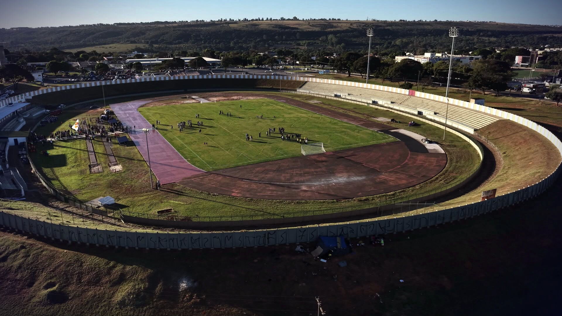 Governo do DF entrega Estádio Augustinho Lima pronto para futebol, mas atletismo terá de esperar
