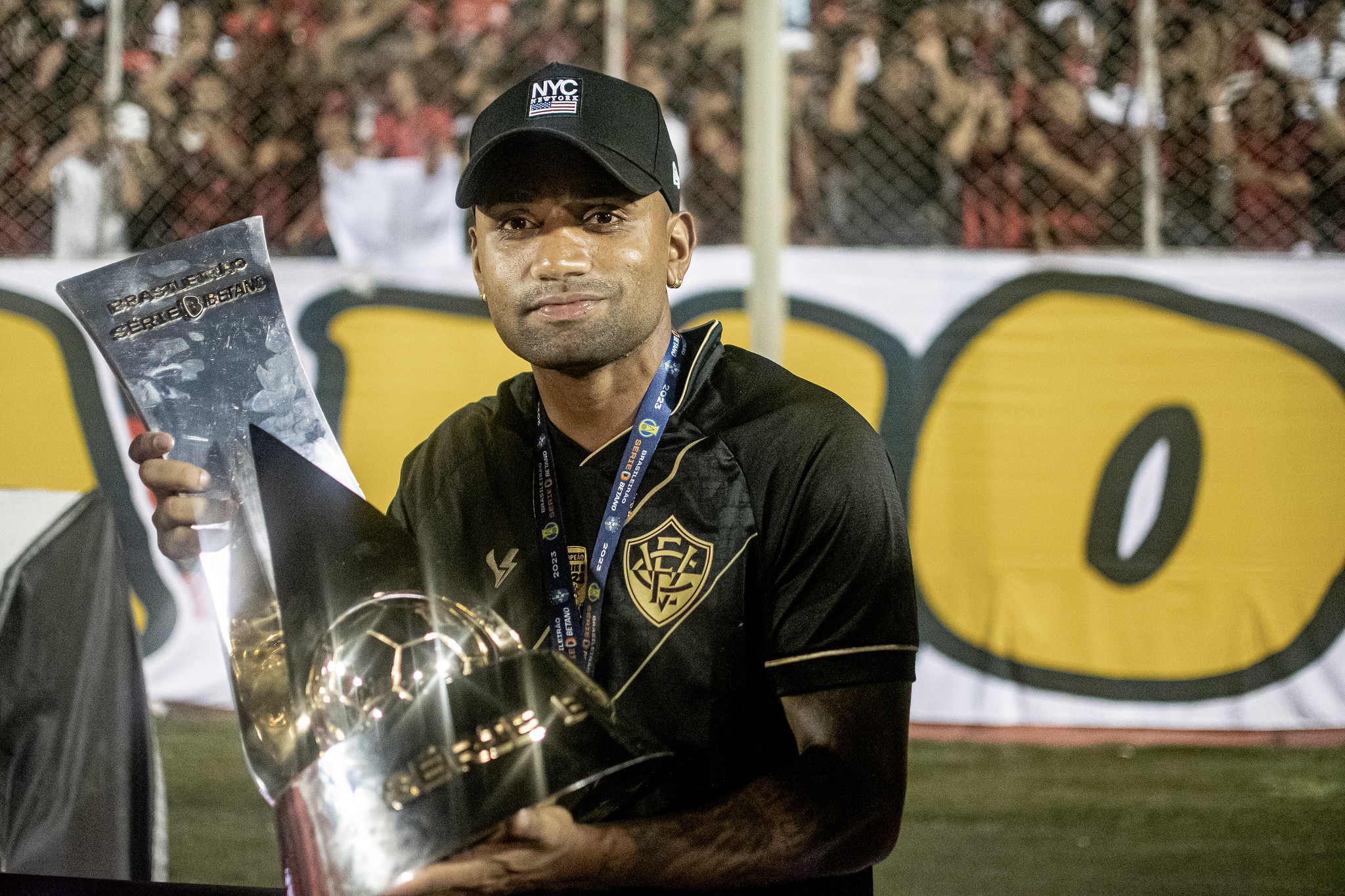 Sem jogar há um ano, Dionísio cita emoção em volta ao Vitória contra a ...