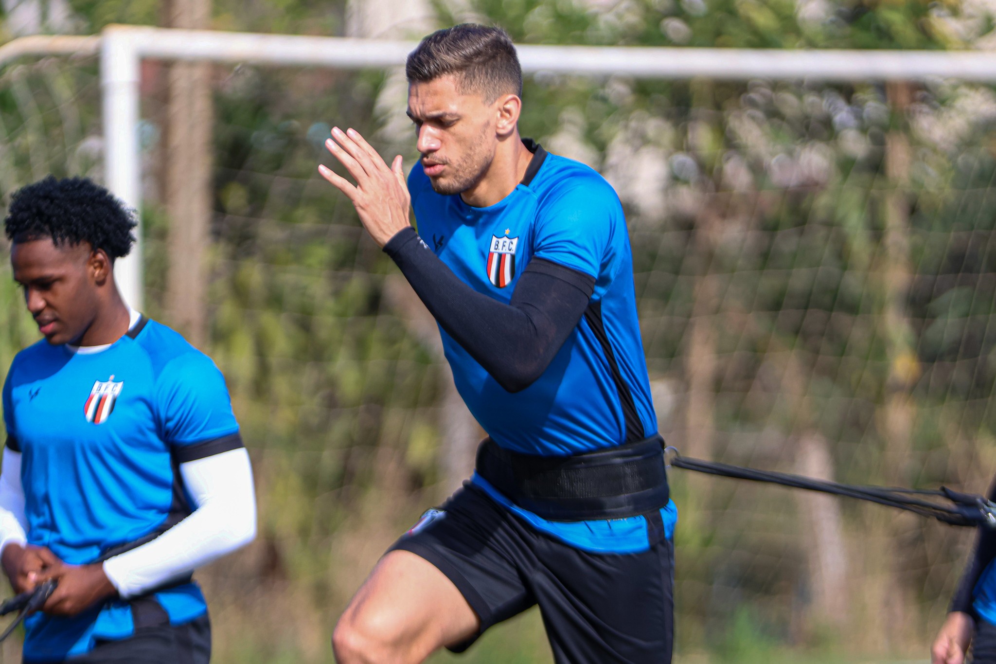 Figueirense anuncia a contratação do zagueiro Lucas Dias