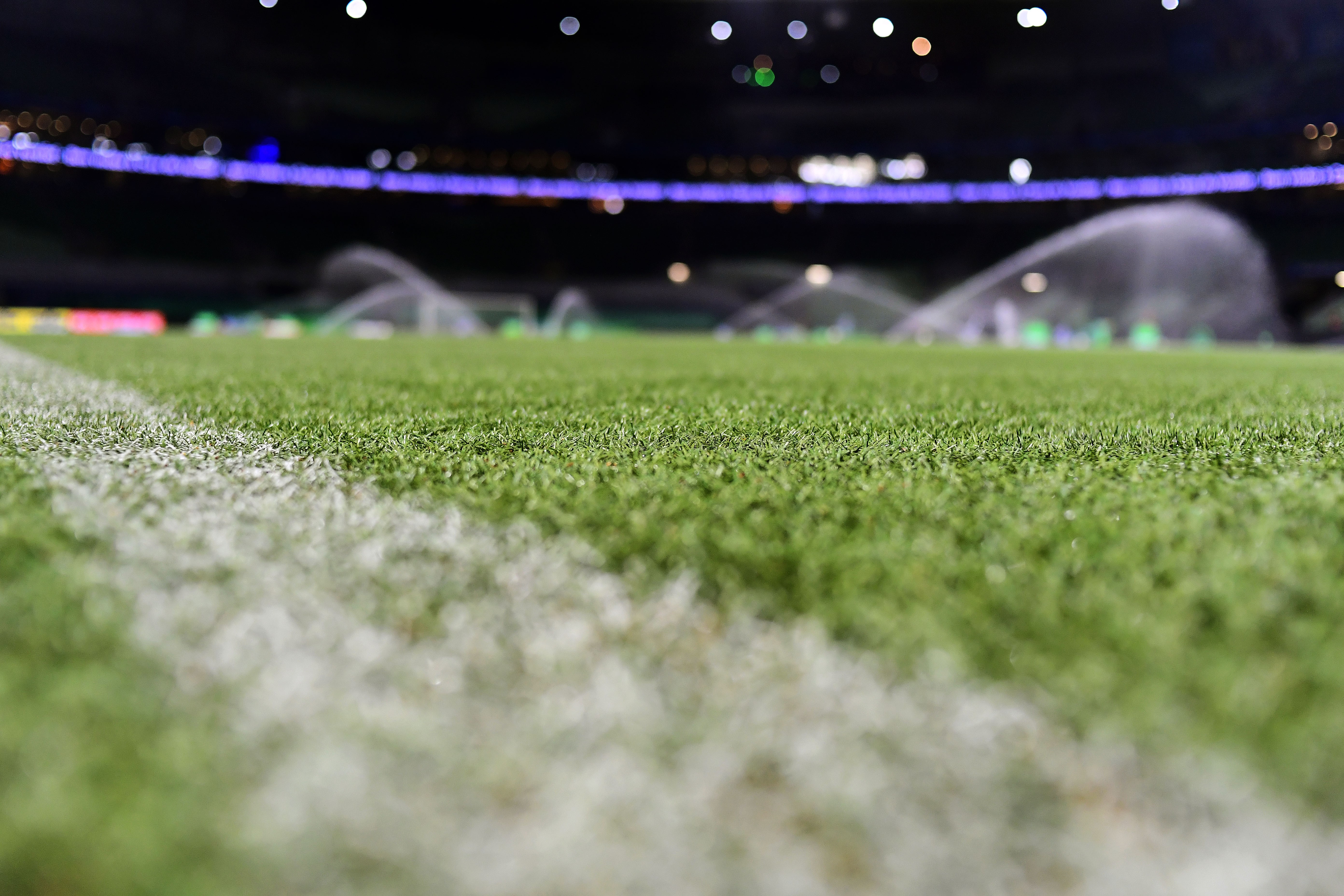 Palmeiras defende uso de gramado sintético em resposta a críticas superficiais