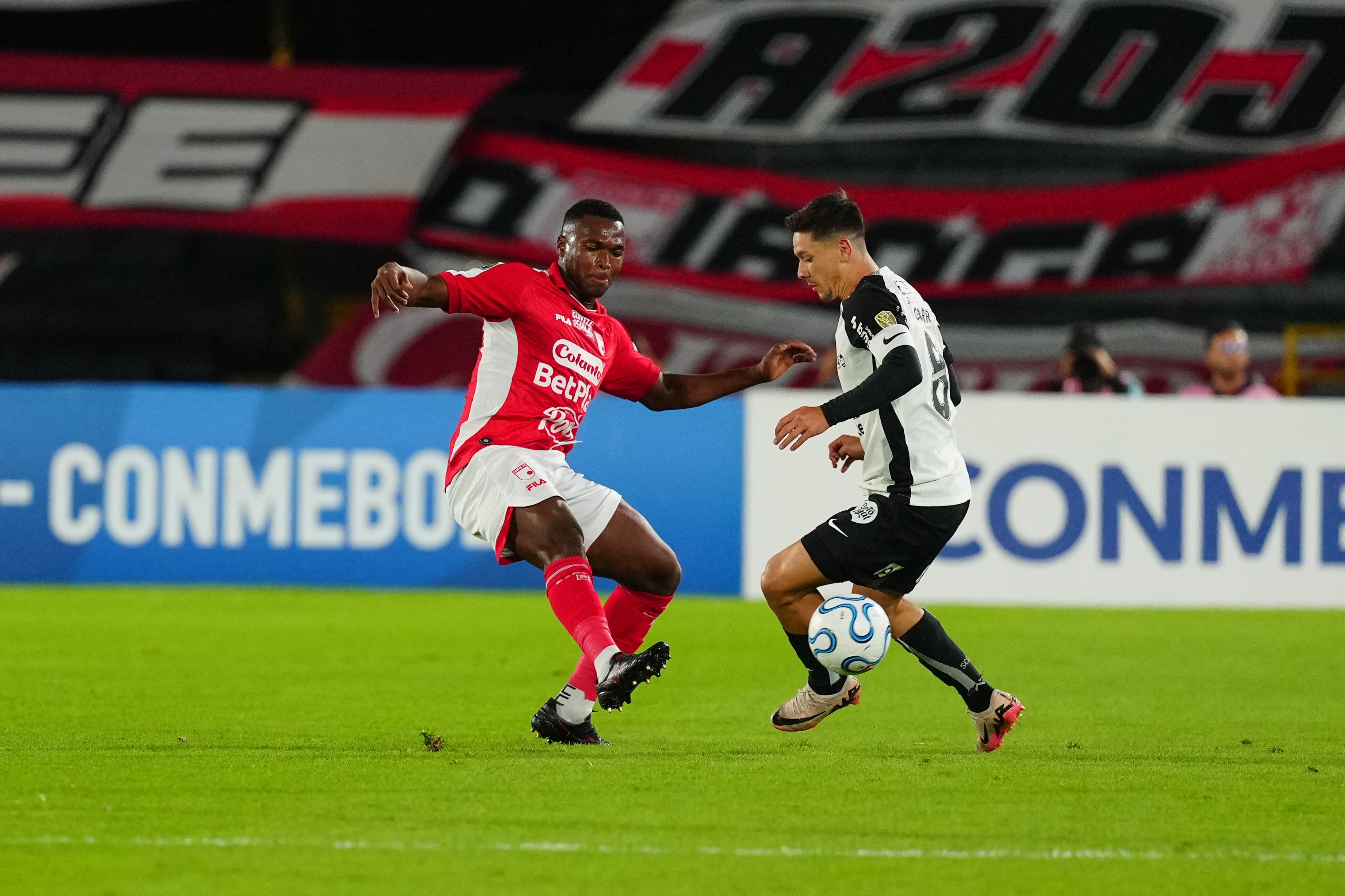 Gustavo Henrique brilha no final e garante empate heroico para o Corinthians