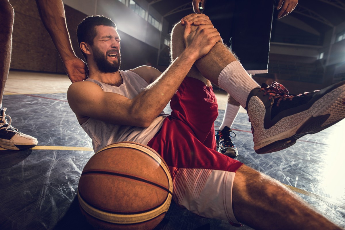 Jogo De Basquetebol - Fotografias de stock e mais imagens de Basquetebol -  Basquetebol, Bola de Basquetebol, Jogador de Basquetebol - iStock